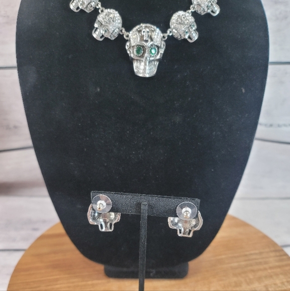 Source Unknown Sparkling Skull Design Necklace and Earrings Set - Picture 4 of 4